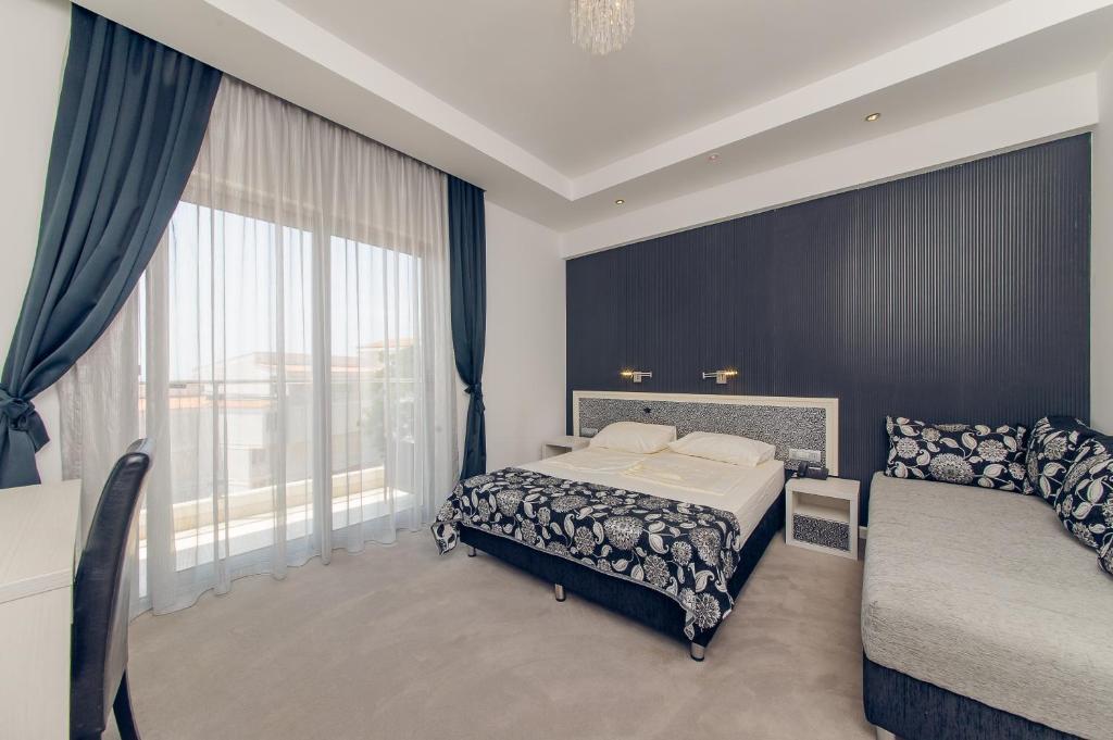 Oliva & 4* Petrovac